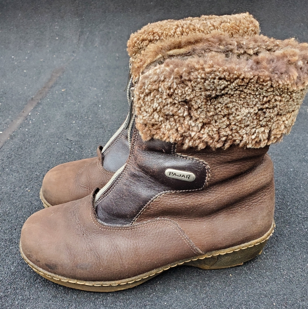 Pajar brown/tan leather sherpa lined ankle boots - size 8